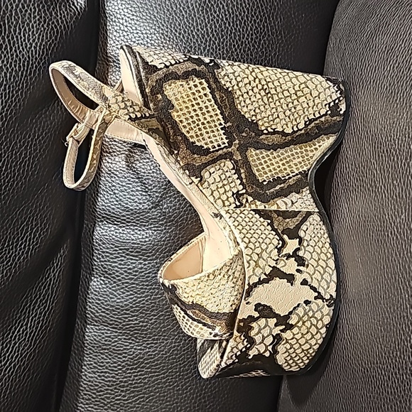 Fashion Nova Platform Snakeskin Sandals - Picture 4 of 9